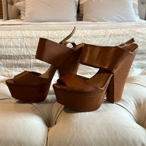 Steve Madden Camel 4” Platform Shoes Size 10